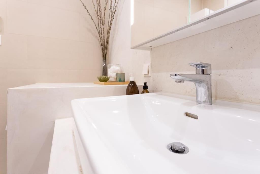 Dream Apartment - Central And Quiet With Ac And Free Parking Garage Βιέννη Εξωτερικό φωτογραφία