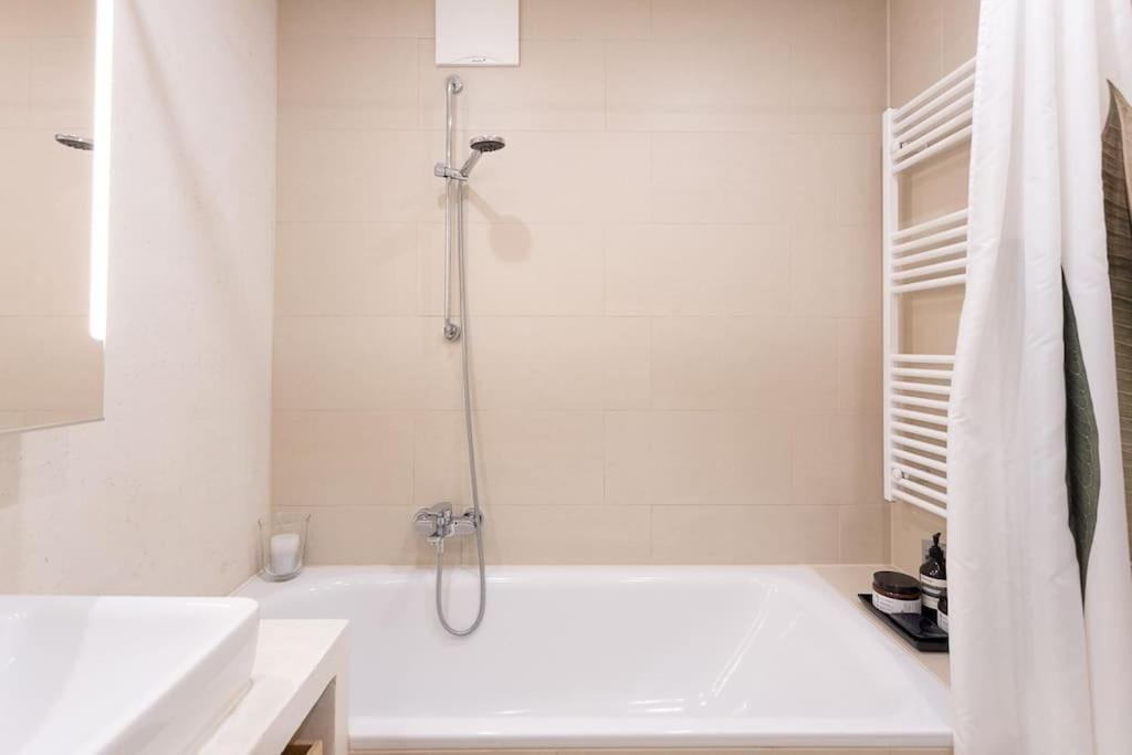 Dream Apartment - Central And Quiet With Ac And Free Parking Garage Βιέννη Εξωτερικό φωτογραφία