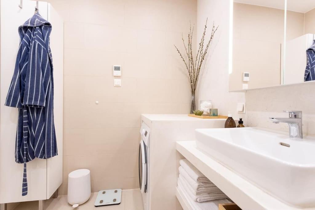 Dream Apartment - Central And Quiet With Ac And Free Parking Garage Βιέννη Εξωτερικό φωτογραφία
